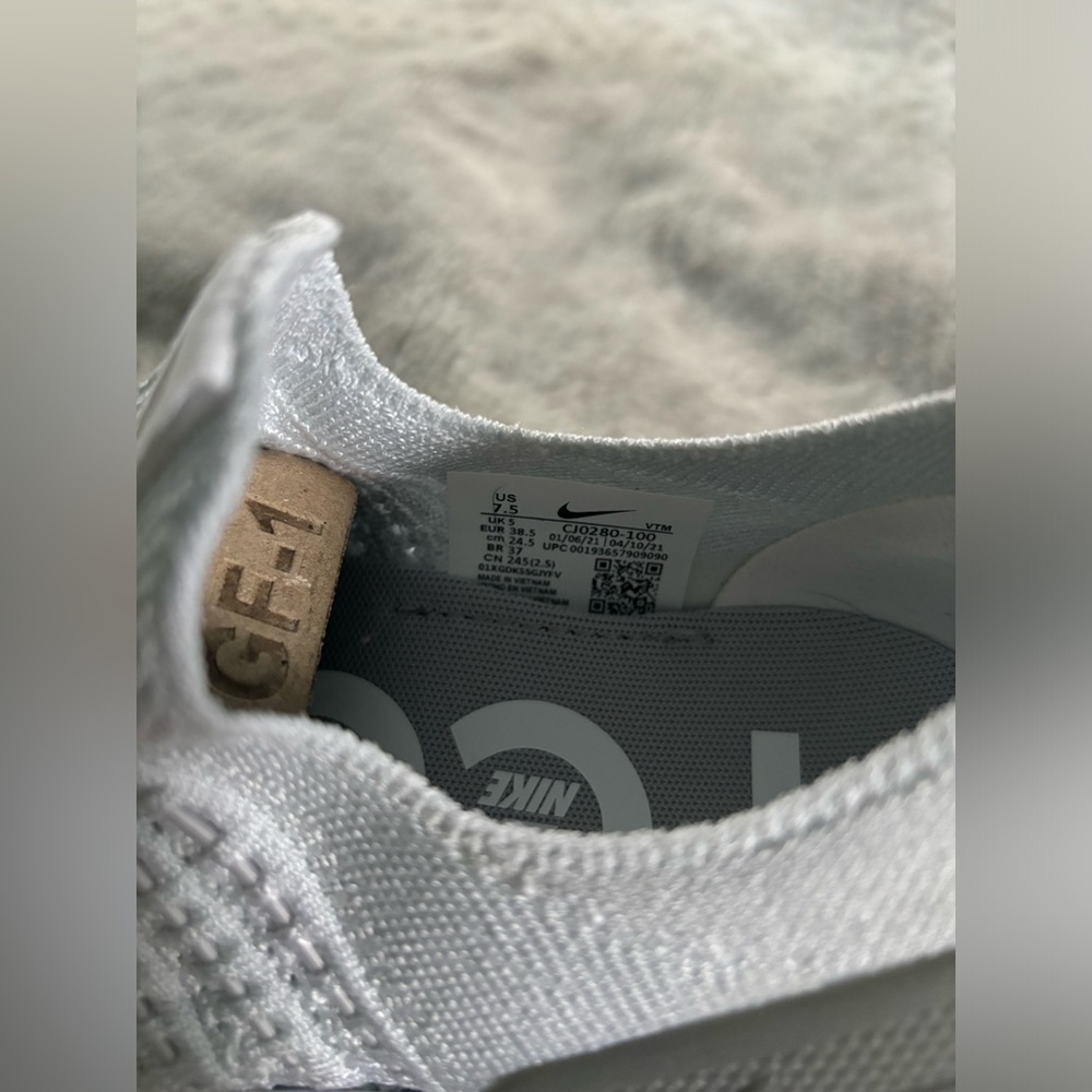 NWB Nike React Phantom Run Flyknit 2 (Wmns) - Picture 8 of 9